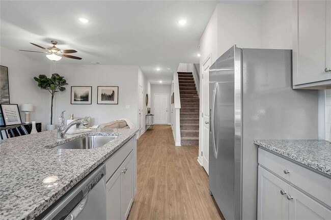 Photo - 10 American Ave