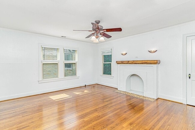Building Photo - 5926.5 La Vista Dr