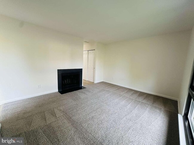Photo - 16 E Daisy Ln