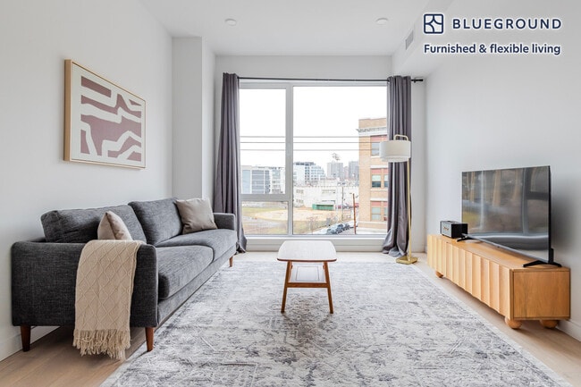 Building Photo - 425 3rd St Unit SI FL3-ID2087