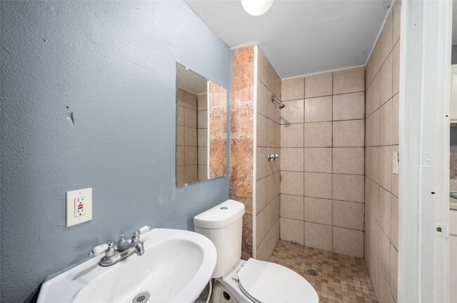 Photo - 2631 Oakcliff St