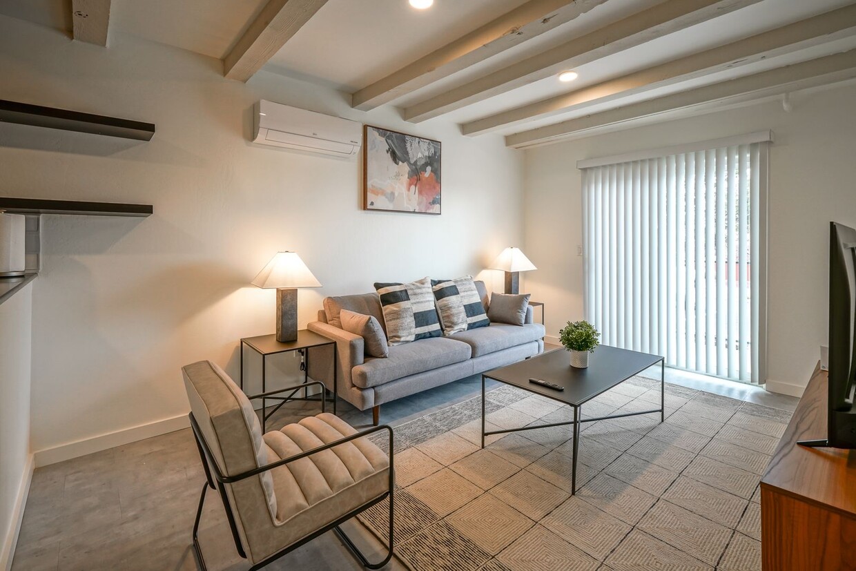 Floor Plan - 2 x 2: Furnished