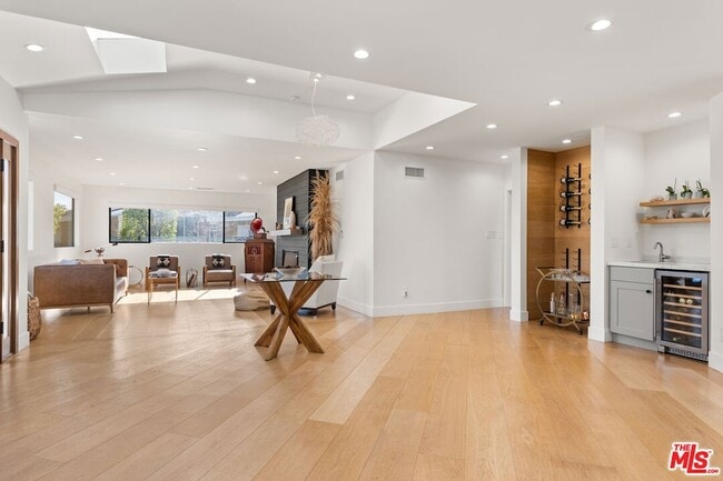 Photo - 8547 Shoup Ave