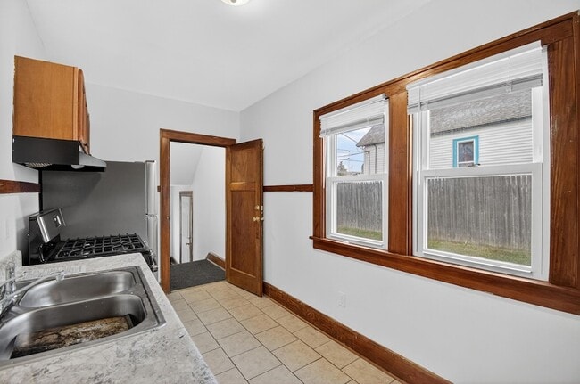 Photo - 1927 Harriet St