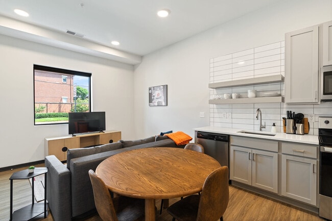 Photo - 423 E Michigan St Unit ID1026461P