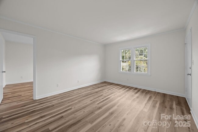 Photo - 922 McAlway Rd