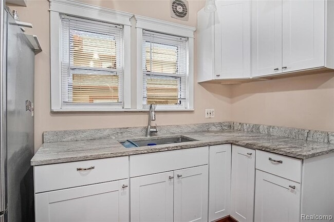 Photo - 144 Woodward Ave