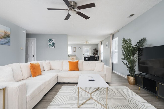 Building Photo - 2155 Shadowbrook Dr Unit ID1228635P