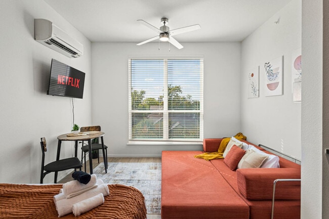 Photo - 596 W 9th St Unit ID1335764P