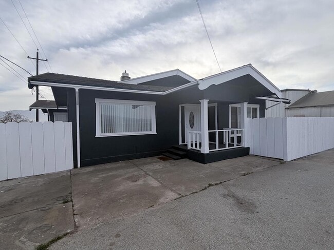 Building Photo - 2340 Alisal Rd