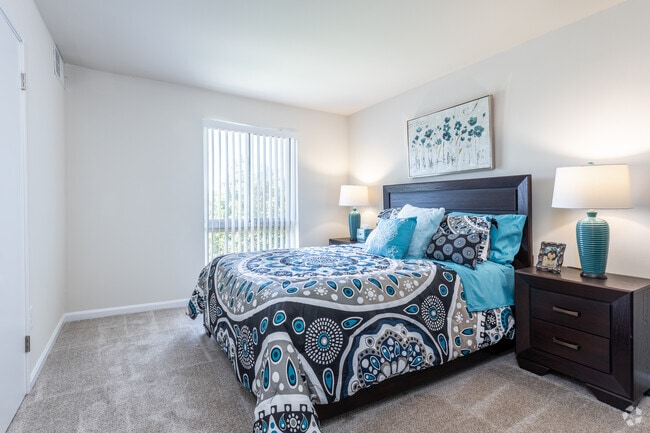 1BR, 1BA - 637SF - Coverstone I