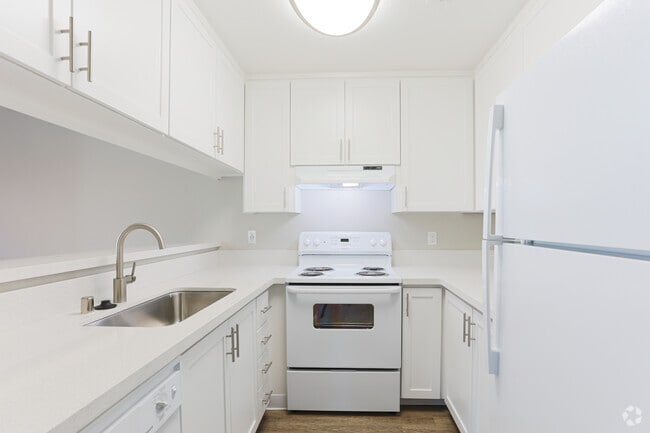 1BR, 1BA - 724 SF - Sunrise Wood Apartments