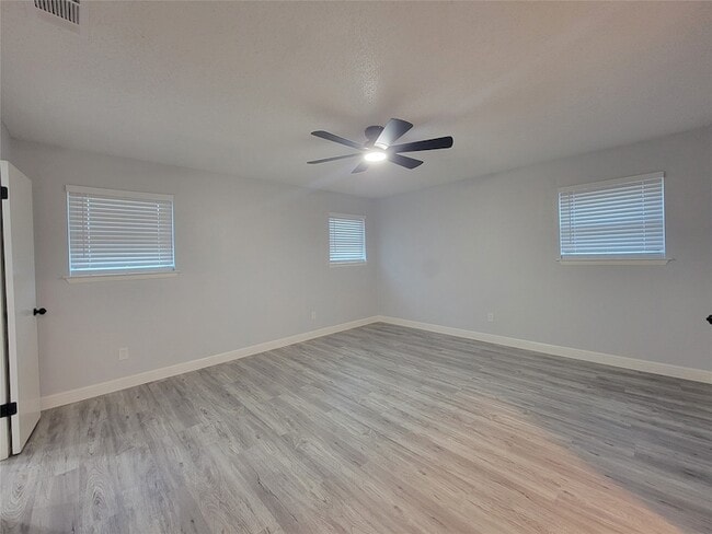 Photo - 7405 Pinehurst Dr W
