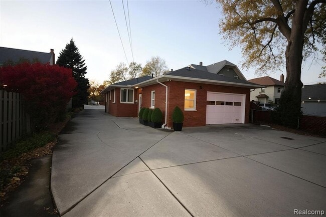 Photo - 734 N Monroe St