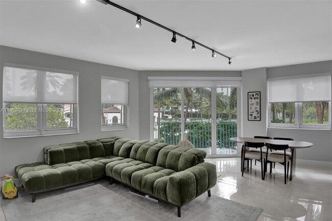 Photo - 20000 E Country Club Dr Unit 211