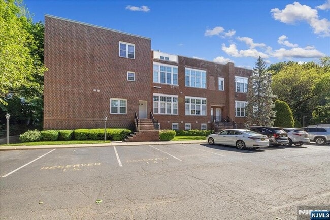 Building Photo - 32 Smith Ave Unit 2F