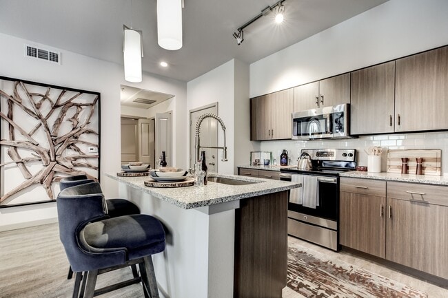 Building Photo - Cortland Powers North