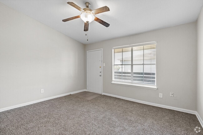 2BR, 1BA - 797SF - Living Room - Vista at Westchase