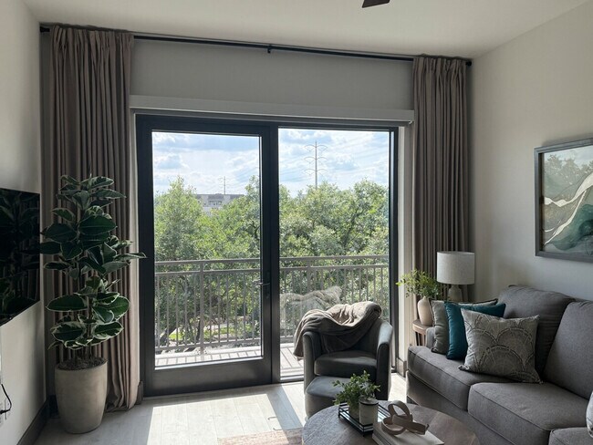Photo - 4512-4518 Montrose Boulevard-SI ID1539477P Unit SI ID1539477P