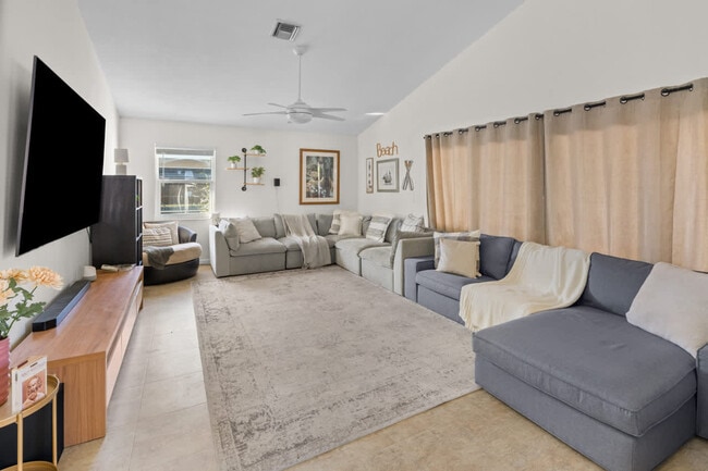 Building Photo - 7071 SW 20th St Unit SI ID1504077P