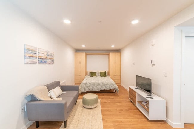 Building Photo - 750 11th Ave E Unit ID1355614P