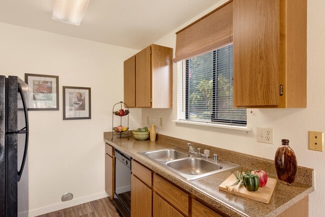 Upgraded Appliances* - Mariners Glen Apartment Homes