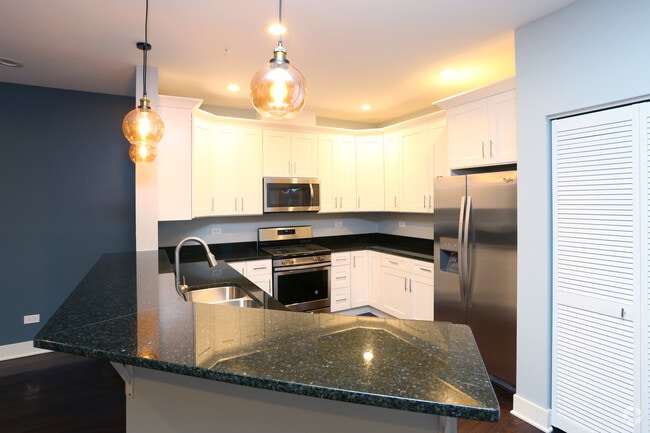 1BR, 1BA - 1,037SF - Kitchen - A&K Luxury Apartments