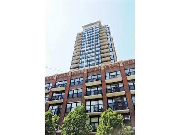 Building Photo - 210 S Desplaines St Unit 1008