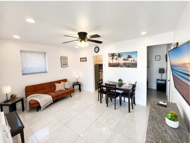 Building Photo - 338 Van Buren St Unit SI FL1-ID1520225P