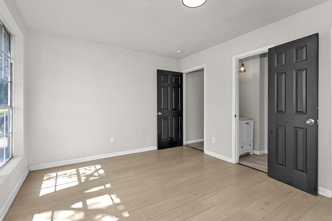 Photo - 15225 Woodforest Blvd