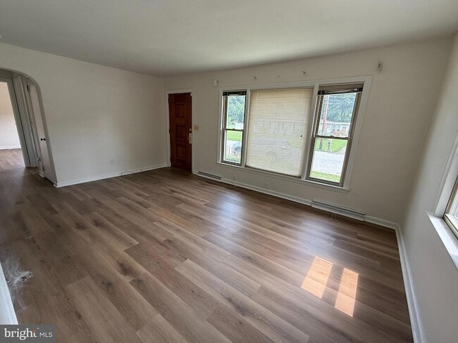 Photo - 1236 Oak Ln