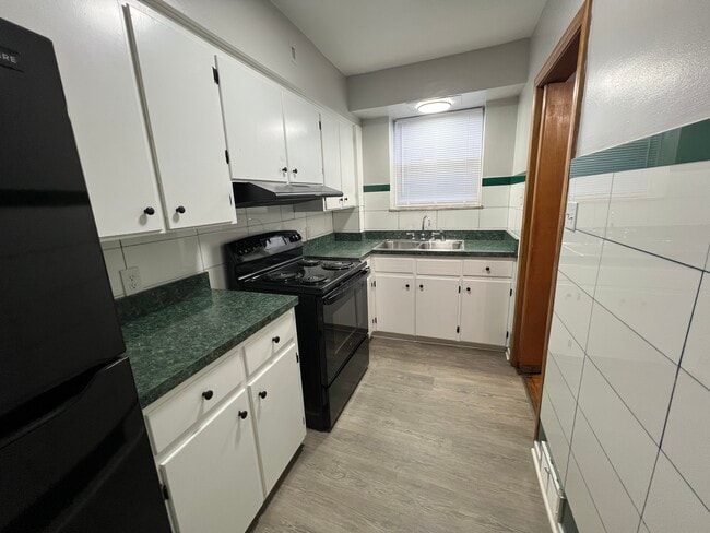 W. Market Kitchen - Cypress West Akron Apartments