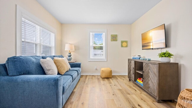 Building Photo - 124 W Heather Rd Unit ID1309025P