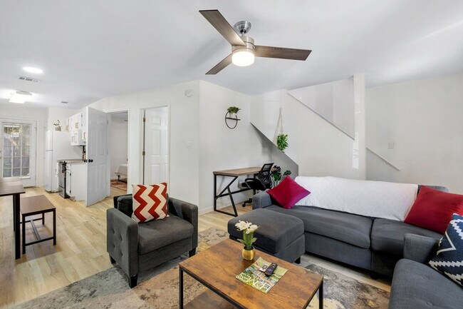 Photo - 1308 W Brevard St Unit ID1319915P