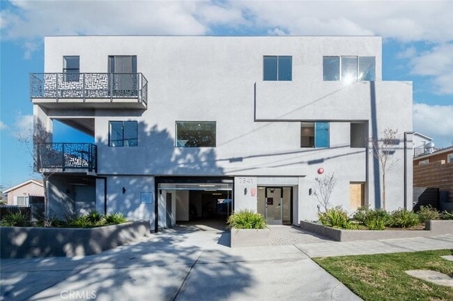 Building Photo - 7341 Valmont St Unit 102