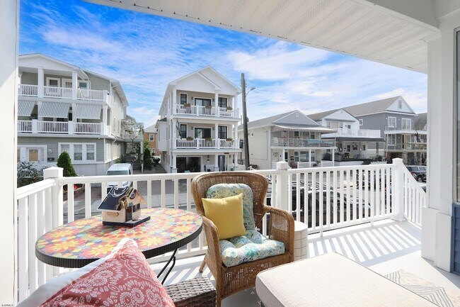 Photo - 10 S Troy Ave