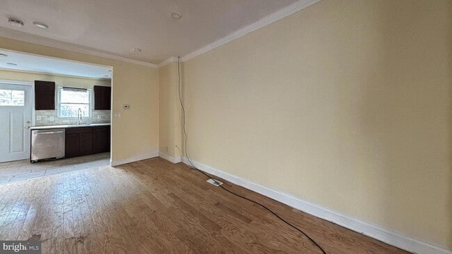 Photo - 2338 Cross St