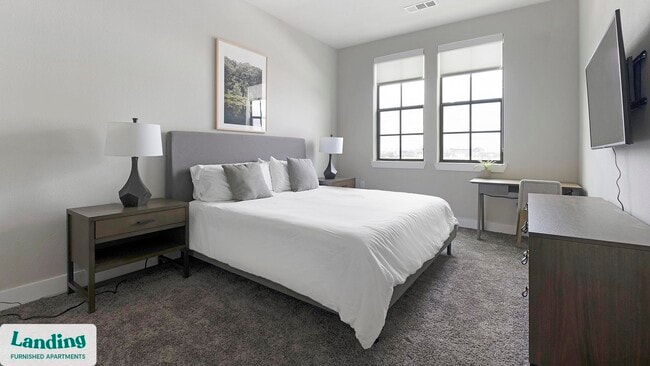 Building Photo - 1215 Sawyer St Unit 442