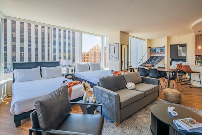 Building Photo - 44 W Monroe St Unit ID1388726P