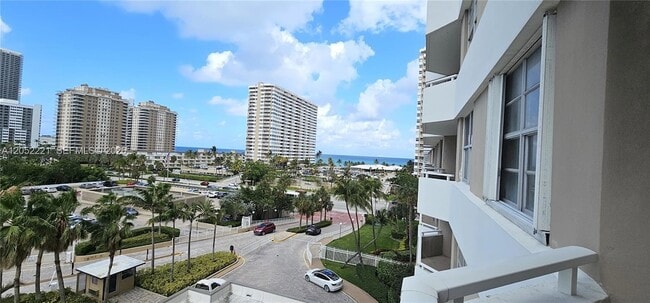 Building Photo - 1985 S Ocean Dr Unit 5D