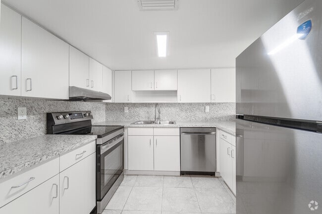 Building Photo - Marina Townhomes