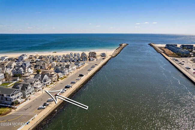 Photo - 556 Riverside Dr