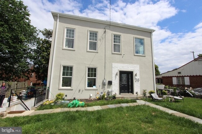 Photo - 38 Riggs Rd NE
