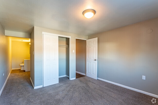 2BR, 1.5BA - 972SF - The Loop at Lamar Station