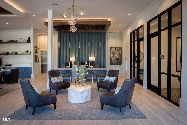 Photo - 2000 Olivewood St Unit B1