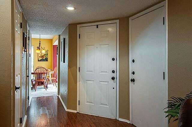 Photo - 600 Silverstone Ln