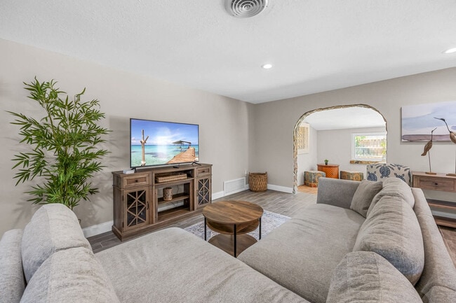 Building Photo - 128 Martin St Unit ID1250956P