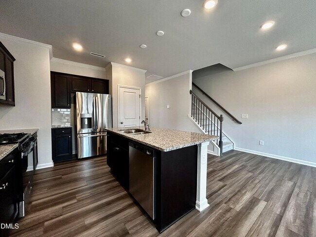 Photo - 154 Paramount Dr