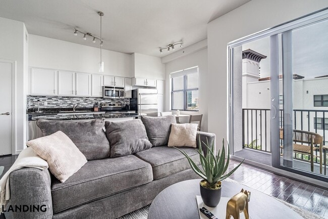 Building Photo - 440 NE 4th Ave Unit 720