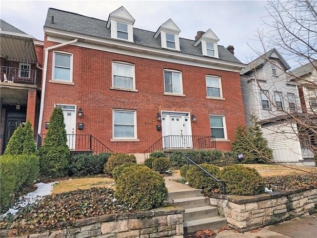 Building Photo - 224 S Pacific Ave Unit 1